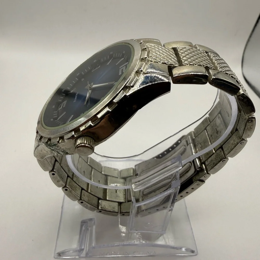 Men's Quartz Watch Bezel Stainless Steel GENWM998 - (Needs Battery)  (2) lot